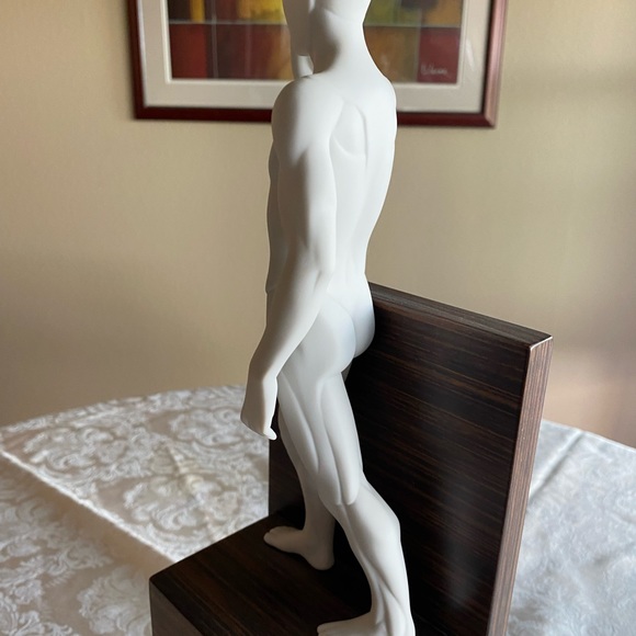 RETIRED 2008 ‘HIGHER LLADRO’ porcelain figurine-Item #01011899 - Picture 10 of 11